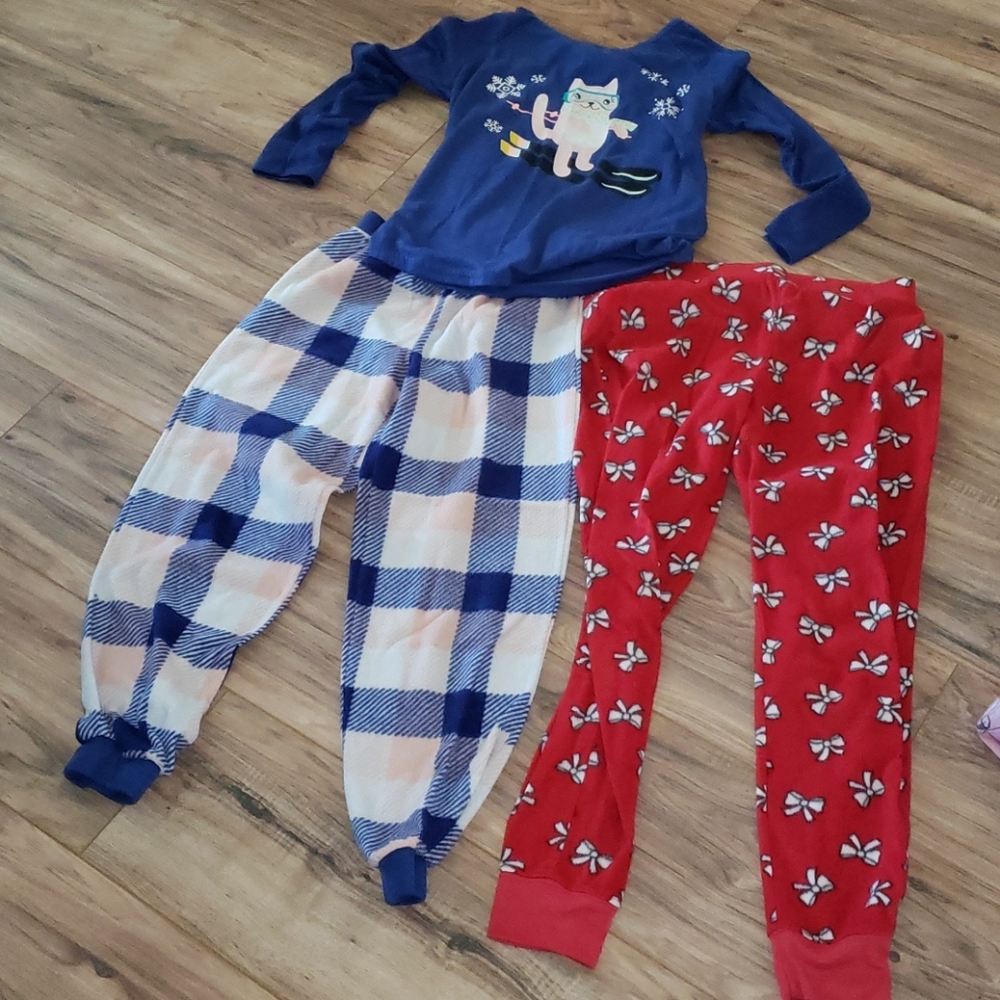 Pajama pants set and one extra pajama pants